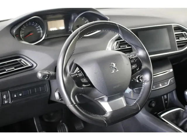 Peugeot 308 1.2 PureTech Blue Lease 110 PK. 2015 Benzine 3