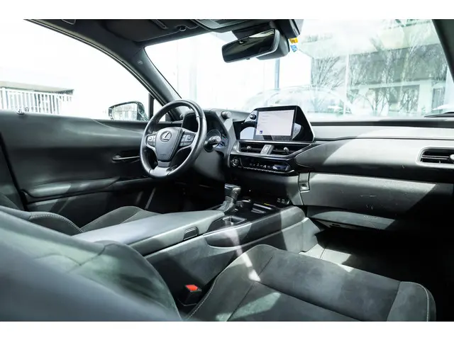 Lexus UX 250h Business Line 2022 Hybride Benzine 8