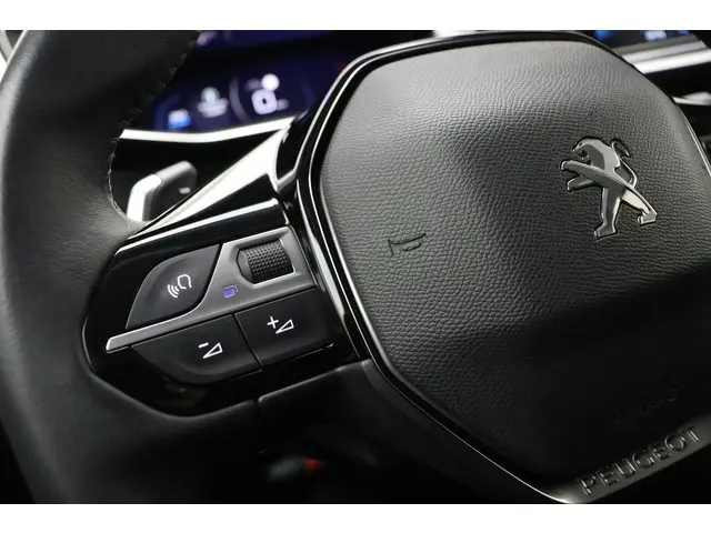 Peugeot 2008 1.2 PureTech Allure Pack 2022 Benzine 18