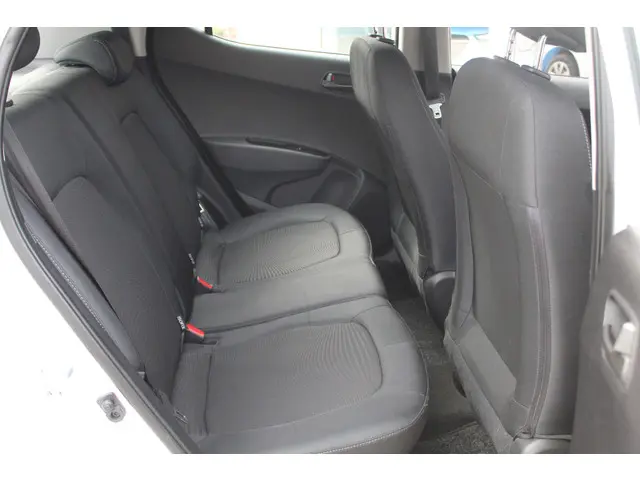 Hyundai i10 1.0i Comfort//5Drs//Navi!! 2018 Benzine 25