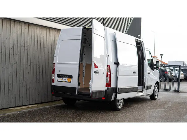 Renault Master T35 2.3 dCi 135 L2H2 Comfort 2022 Diesel 10
