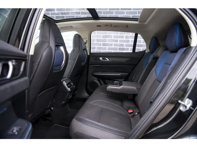 Lynk & Co 01 1.5 Plug-in Hybride 2022 Hybride Benzine 8