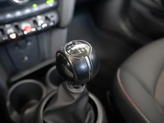 MINI 3-Deurs Cooper 2021 Benzine 12