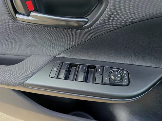 Toyota C-HR 1.8 Hybrid 140 Dynamic 2025 Hybride Benzine 21