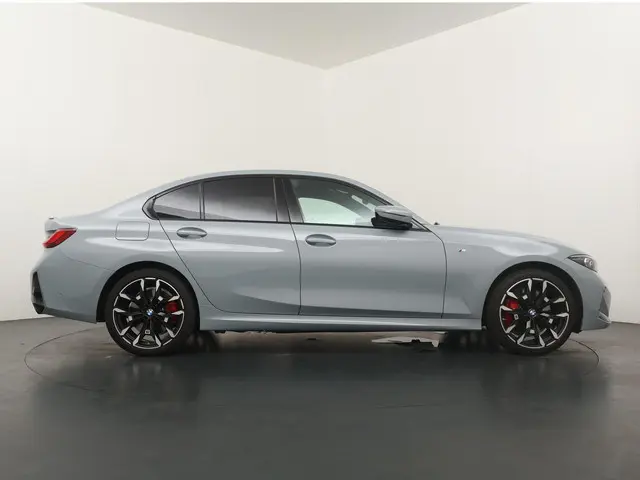 BMW 3 Serie 330e Sedan 2025 Hybride Benzine 8