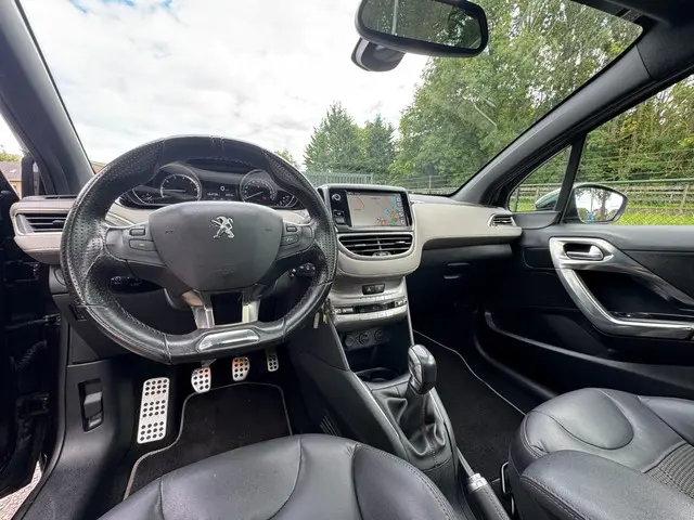 Peugeot 208 1.6 VTi XY /Navi/Trekhaak/ 2013 Benzine 12