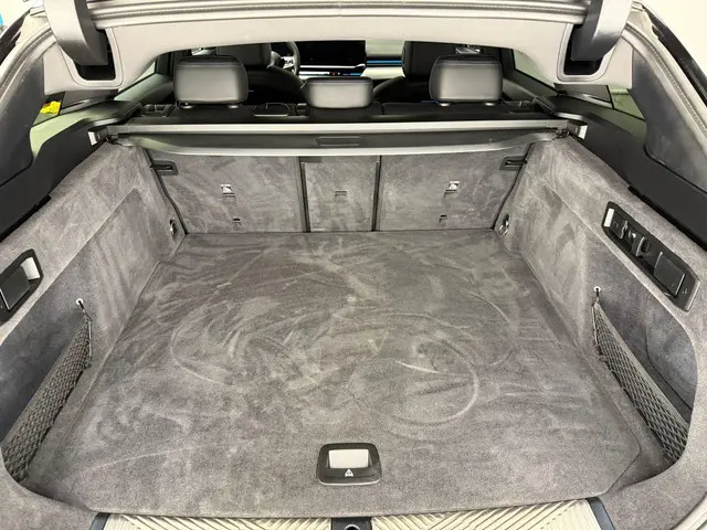 BMW 5 Serie Touring 530e 2024 Hybride Benzine 10