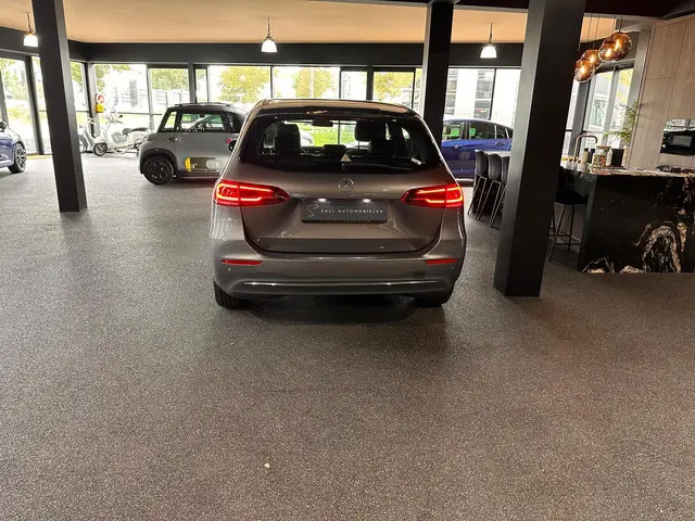 Mercedes-Benz B-Klasse 180 Business Line 2022 Benzine 25