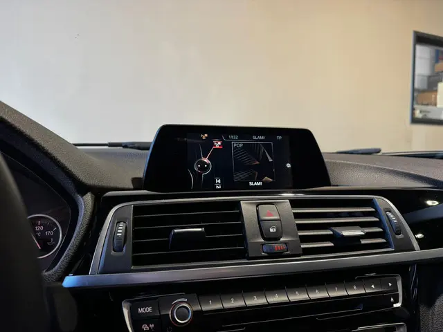 BMW 3 Serie 318i Executive 2017 Benzine 27