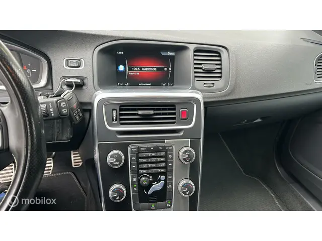 Volvo V60 2.0 T3 R-Design 2016 Benzine 5
