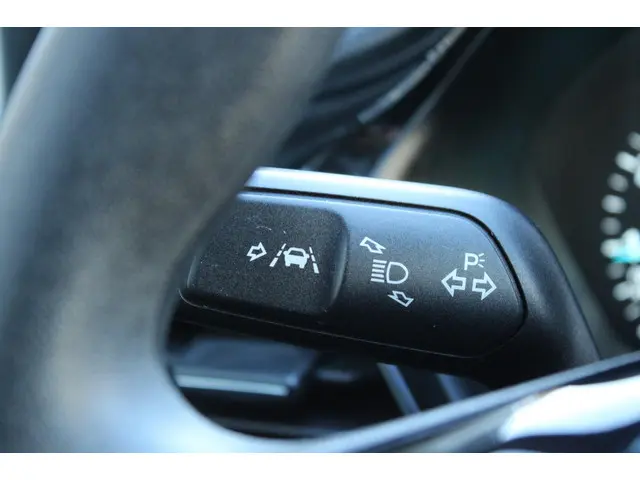 Ford Fiesta 1.1 Airco Navi Carplay PDC Nap 2017 Benzine 31