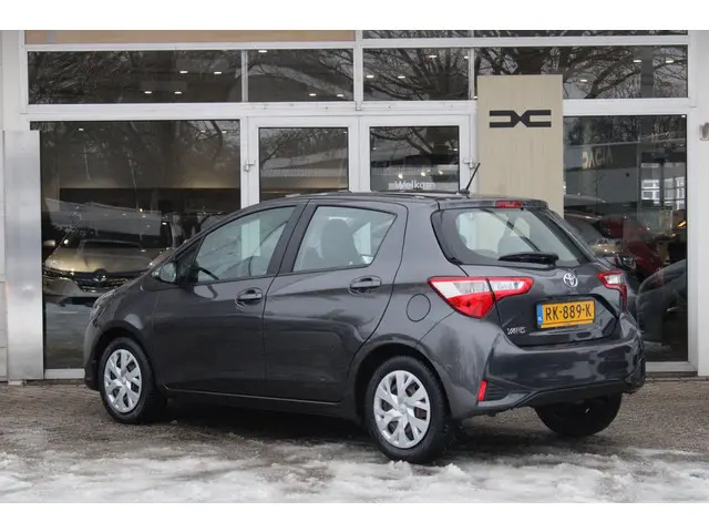 Toyota Yaris 1.5 VVT-i Aspiration 2017 Benzine 6