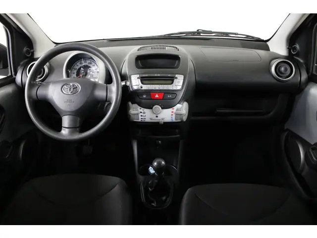 Toyota Aygo 1.0 VVT-i Now 2013 Benzine 4