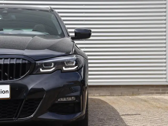 BMW 3 Serie Touring 320i 2022 Benzine 36