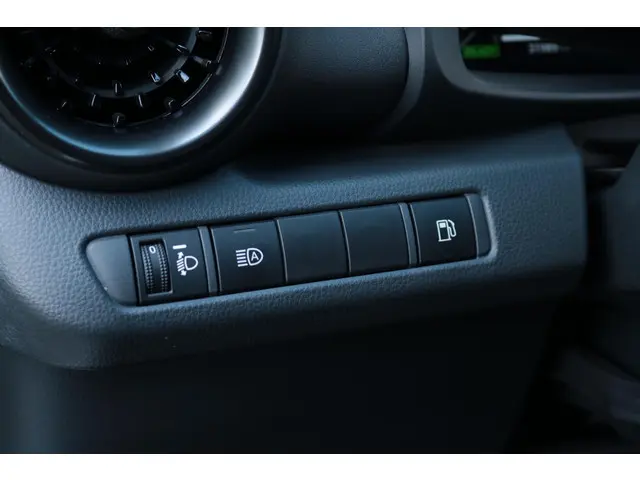 Toyota C-HR 1.8 Hybrid 140 Dynamic, 2024 Hybride Benzine 35