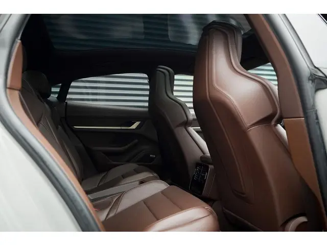 Porsche Taycan 79 kWh 2021 Elektrisch 8