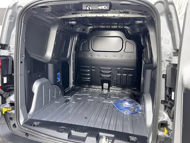 Ford E-Transit Courier Limited 44 kWh 2025 Elektrisch 13