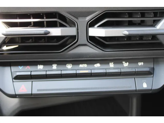 Dacia Duster Hybrid 140 Journey 2025 Hybride Benzine 17