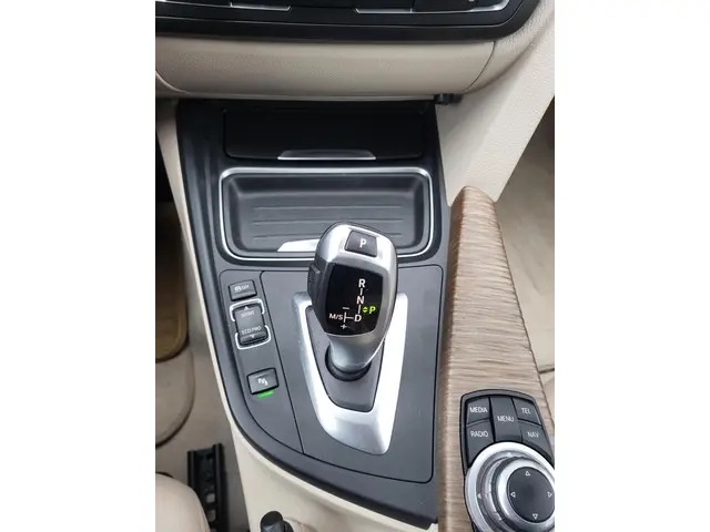 BMW 3 Serie 320 I Hi executive modern 2015 Benzine 15
