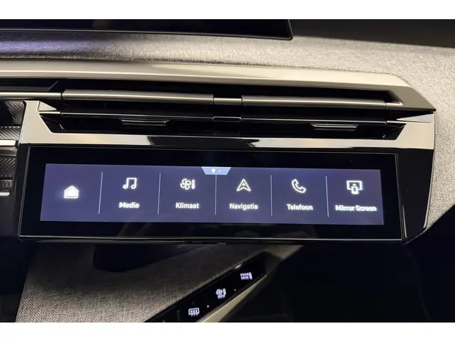 Peugeot e-3008 Allure 73 kWh 2024 Elektrisch 29