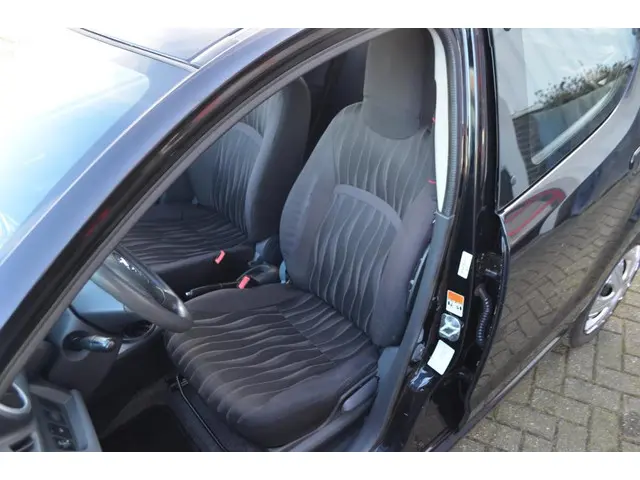 Nissan Pixo 1.0 Acenta 5 Drs 2013 Benzine 6