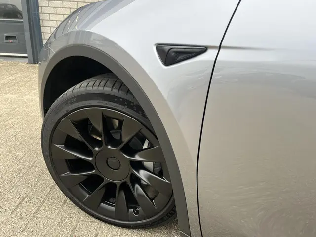 Tesla Model Y Long Range AWD 75 kWh 2023 Elektrisch 40