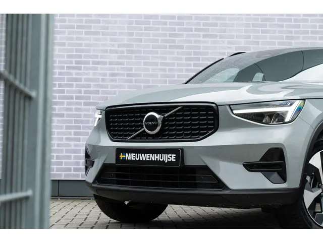 Volvo XC40 B4 Plus Dark Aut 2025 Benzine 16