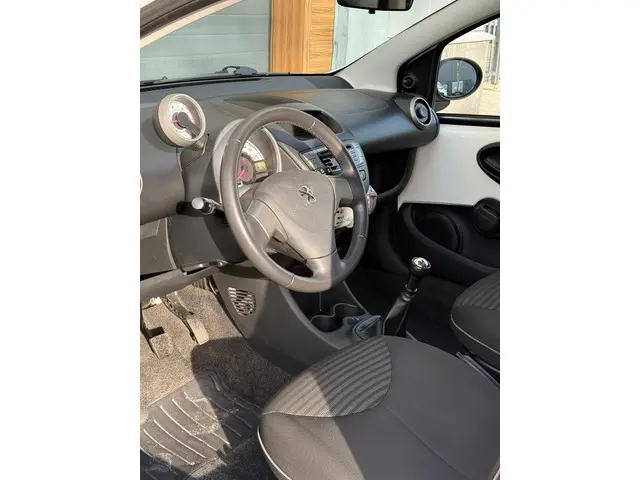 Peugeot 107 1.0 Access Accent 2014 Benzine 17