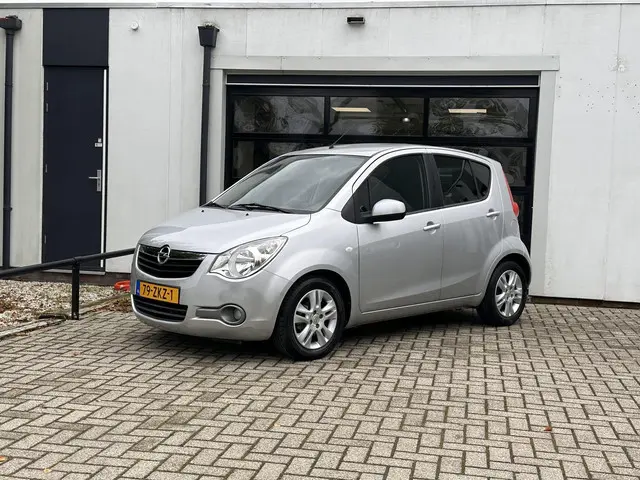 Opel Agila 1.2 Edition 2012 Benzine