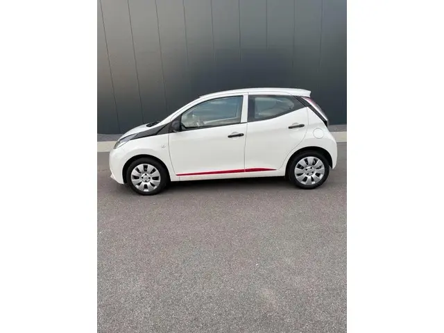 Toyota Aygo 1.0 VVT-i x NEW APK (C1,107) 2017 Benzine 5