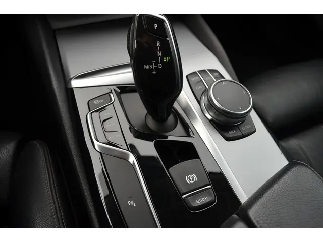 BMW 5 Serie 540i xDrive Touring 340 pk 2017 Benzine 17