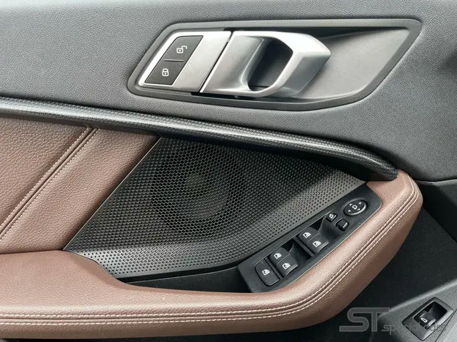 BMW 1 Serie 118i Sport Line|Pano|Leder|HUD 2020 Benzine 20