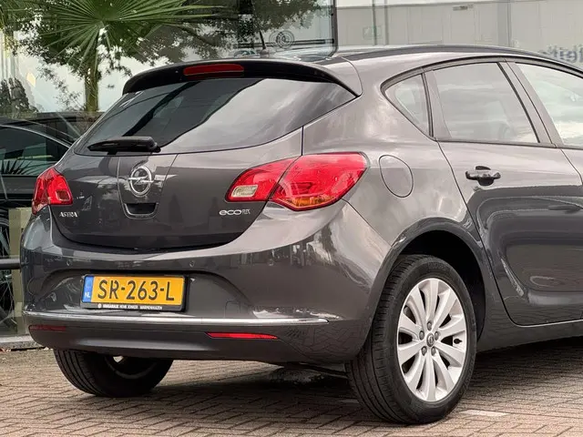 Opel Astra 1.4 Turbo Sport 2012 Leder/stof 2012 Benzine 12