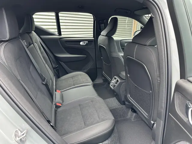 Volvo XC40 2.0 B4 Plus Black Edition 2025 Benzine 11