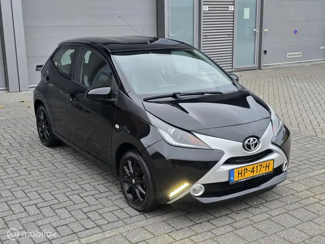 Toyota Aygo 1.0 VVT-i x-play✅️Apk✅️Airco✅️ 2015 Benzine 2