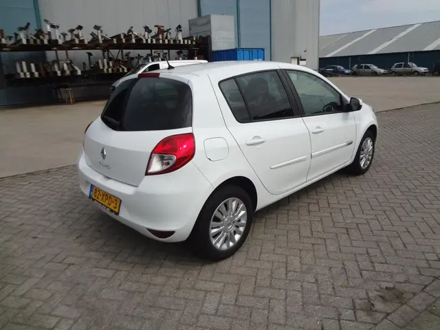Renault Clio 1.2 Collection 2012 Benzine 3