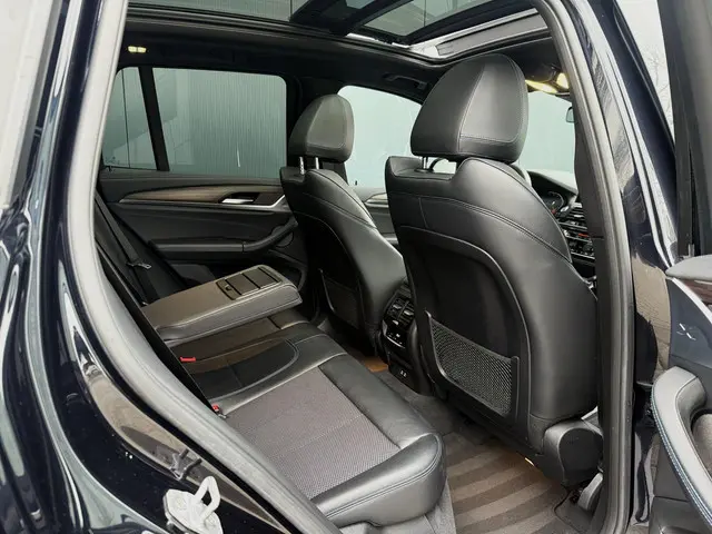 BMW X3 xDrive20i M-sport / pano / HUD / tr.hk / H&K 2020 Benzine 32