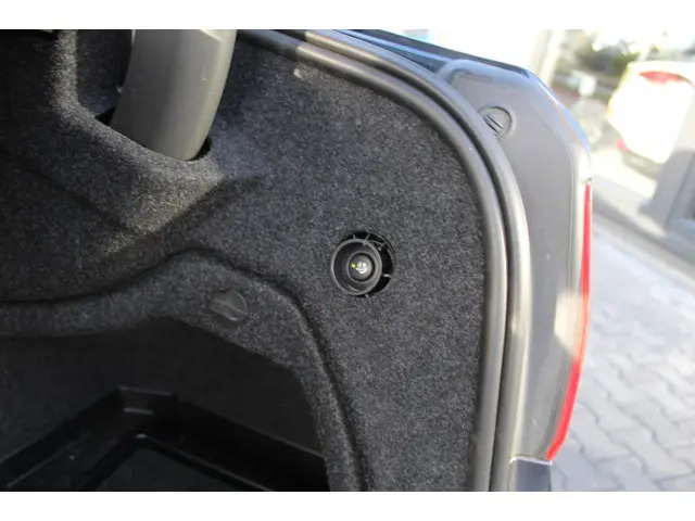 BMW 3 Serie 328i Executive 2014 Benzine 18