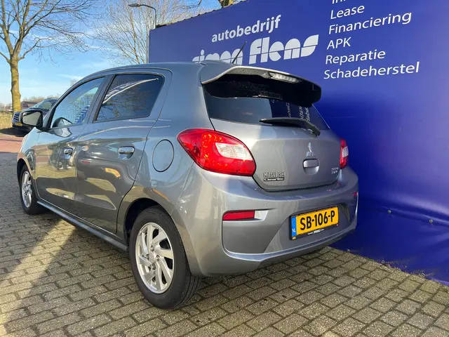 Mitsubishi Space Star 1.0 Intense 2018 Benzine 2