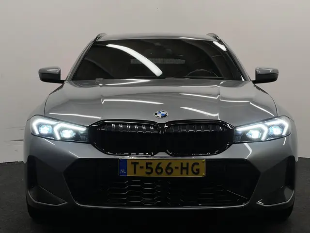 BMW 3 Serie Touring 318i 2023 Benzine 42