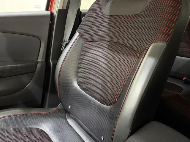 Renault Captur 0.9 TCe Helly Hansen NAP 2015 Benzine 38