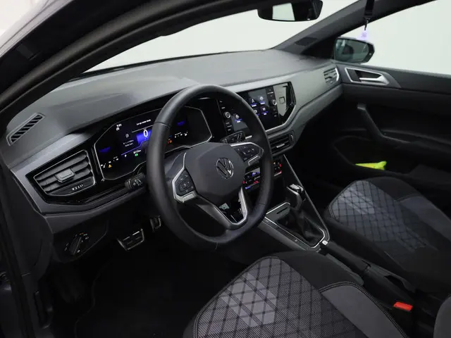 Volkswagen Polo 1.0TSI/95PK R-Line DSG 2025 Benzine 32