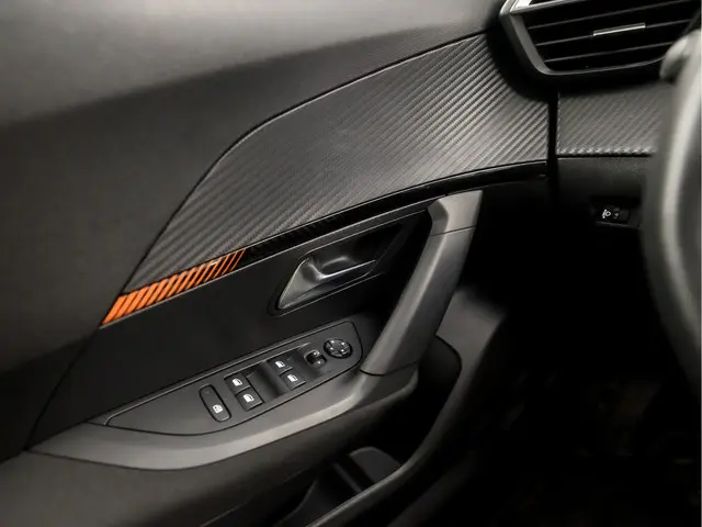 Peugeot 2008 1.2 PureTech Sport 2021 Benzine 23