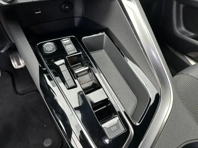 Peugeot 3008 1.6 HYbrid 225 GT 2023 Hybride Benzine 28