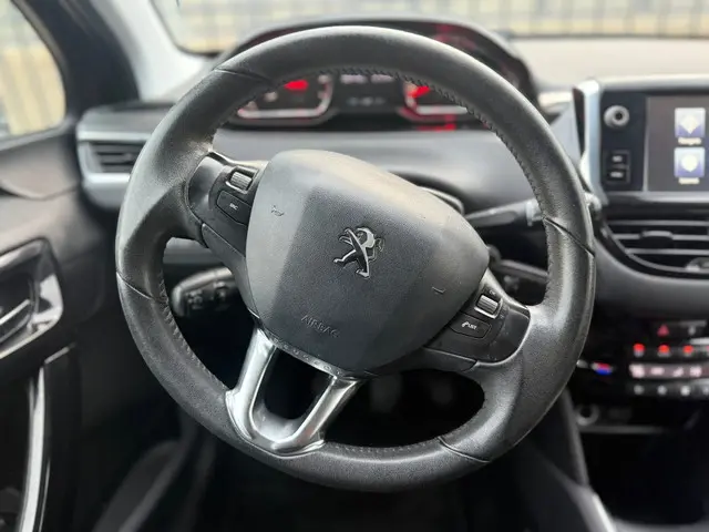Peugeot 208 1.2 PureTech Style Pack 2015 Benzine 16