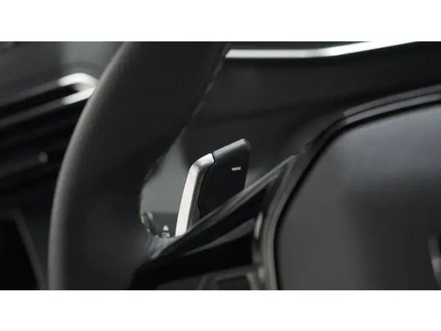 Peugeot 2008 PureTech 130 EAT8 GT 2024 Benzine 37