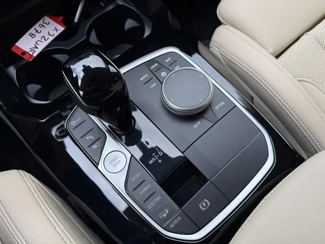 BMW X3 xDrive30e High Executive 2023 Hybride Benzine 24