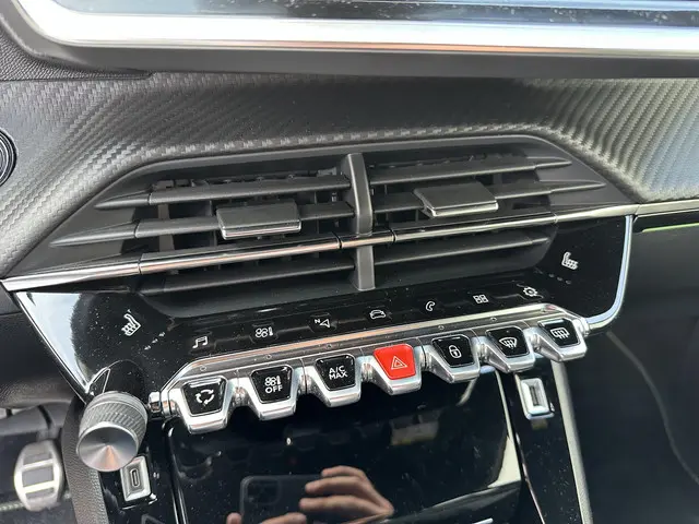 Peugeot 2008 1.2 Turbo 130 PK GT 2022 Benzine 27