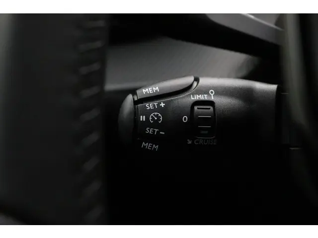 Peugeot 208 1.2T 100pk Allure 2024 Benzine 25