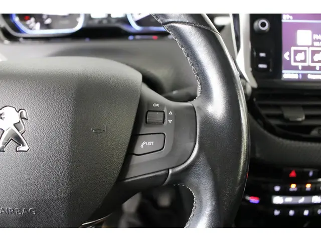 Peugeot 2008 1.2 PureTech Allure 110 PK. 2017 Benzine 19